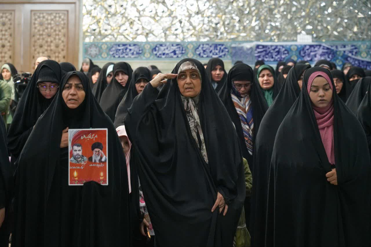 «عهد خواهری» 500 بانوی قمی در حرم بانوی کرامت
