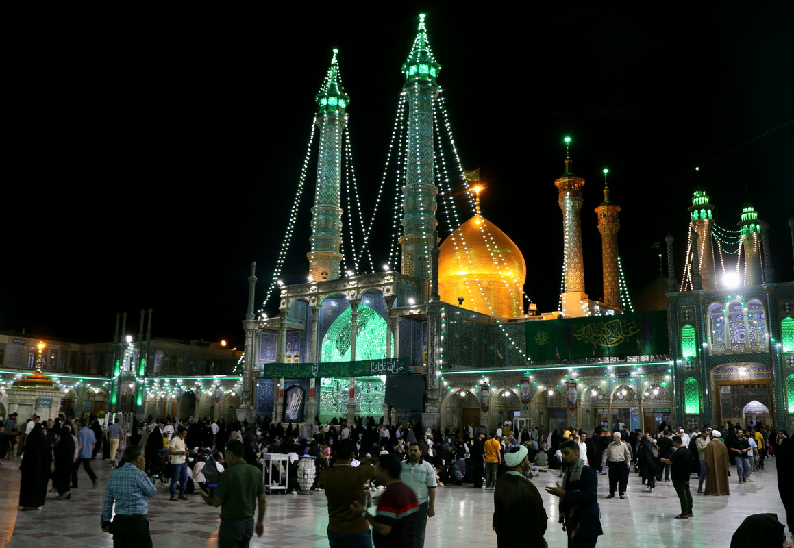 حال‌و‌هوای حرم بانوی کرامت در شام میلاد امام هادی(ع)