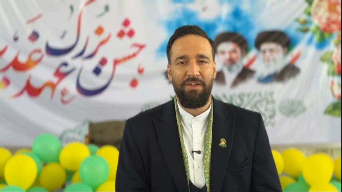حضور پرچم متبرک حرم بانوی کرامت در آیین تجلیل از خانواده شهدای جنگ رمضان