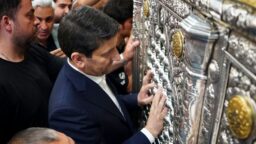 تشرف وزیر ارتباطات به زیارت حرم حضرت معصومه(س)