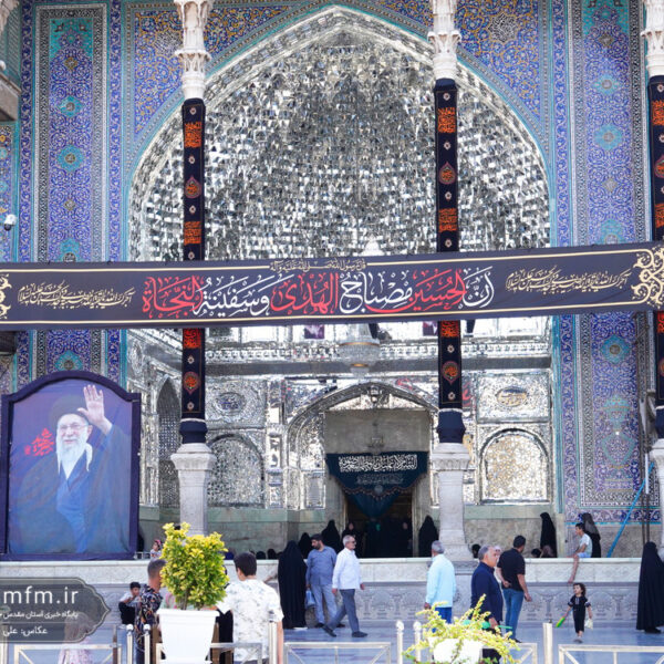 حرم مطهر بانوی کرامت رخت عزای محرم به تن کرد