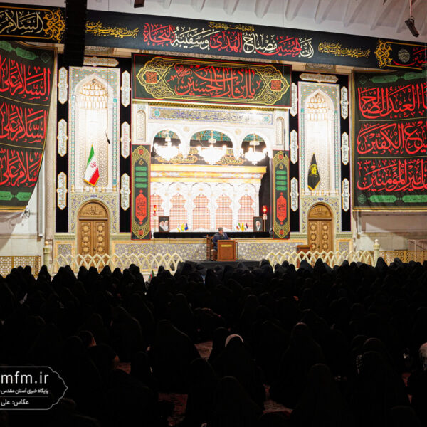 اقامه عزای بانوان قمی در اولین روز ماه محرم در حرم مطهر