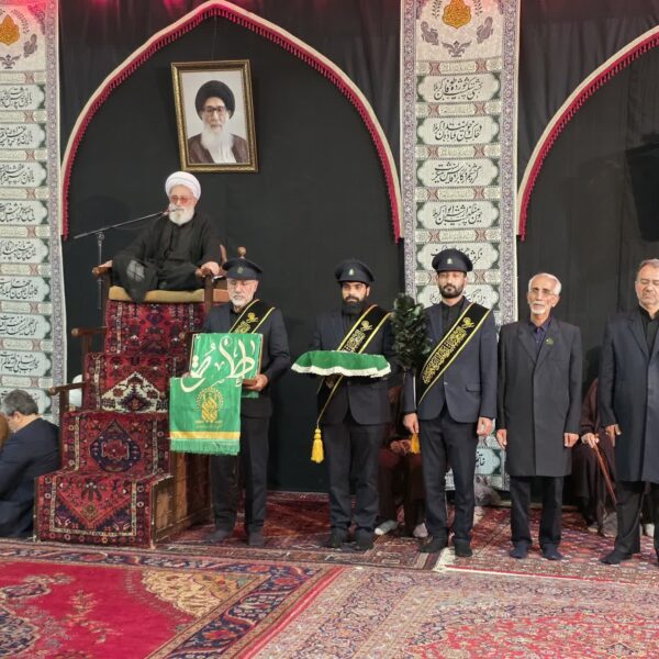 حضور خادمان حرم حضرت معصومه(س) در محفل روضه بیت آیت‌الله گلپایگانی