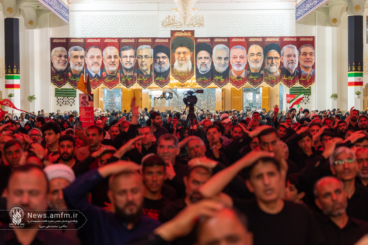 عزاداری زائران حرم بانوی کرامت در سوگ آقای شهید ایران