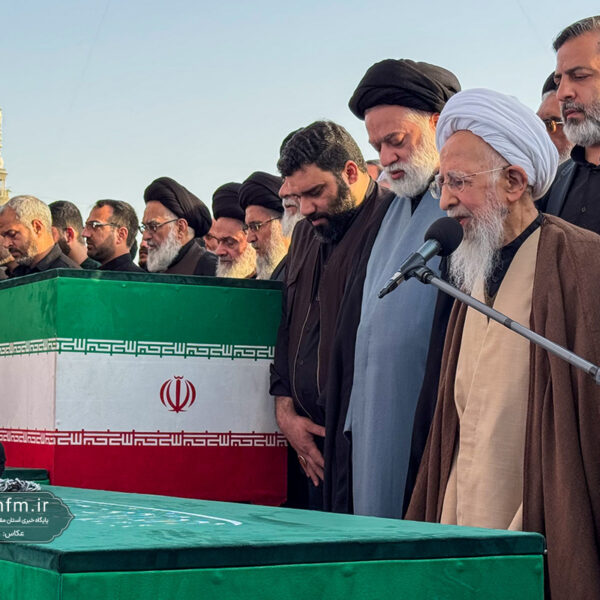 اقامه باشکوه نماز بر پیکر مطهر رهبر شهید ایران در قم