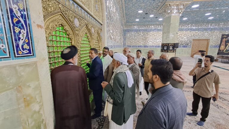 تشرف هیئت یمنی به زیارت حرم بانوی کرامت