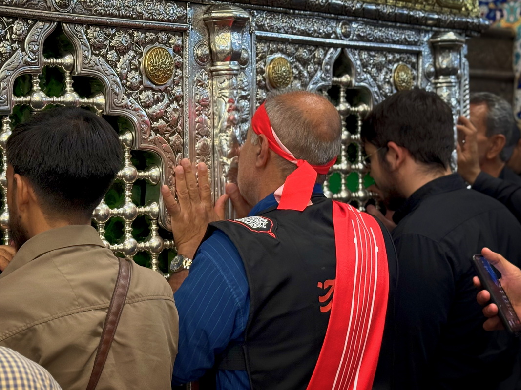 تشرف خانواده شهدای آذربایجان شرقی به زیارت حرم بانوی کرامت