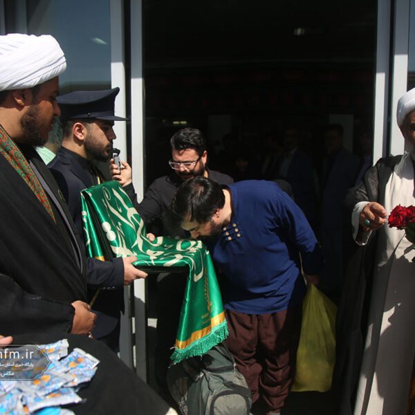 مسافران نخستین قطار قم-تبریز با بدرقه خادمان کریمه اهل بیت(س) راهی تبریز شدند