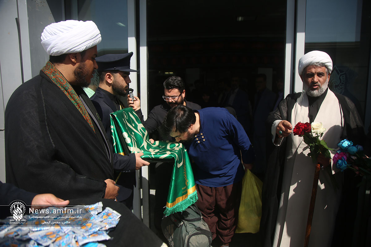 مسافران نخستین قطار قم-تبریز با بدرقه خادمان کریمه اهل بیت(س) راهی تبریز شدند