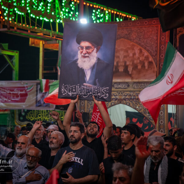 تجمع ضدآمریکایی زائران اربعین در عمود ۱۰۸۰ طریق الحسین (ع)