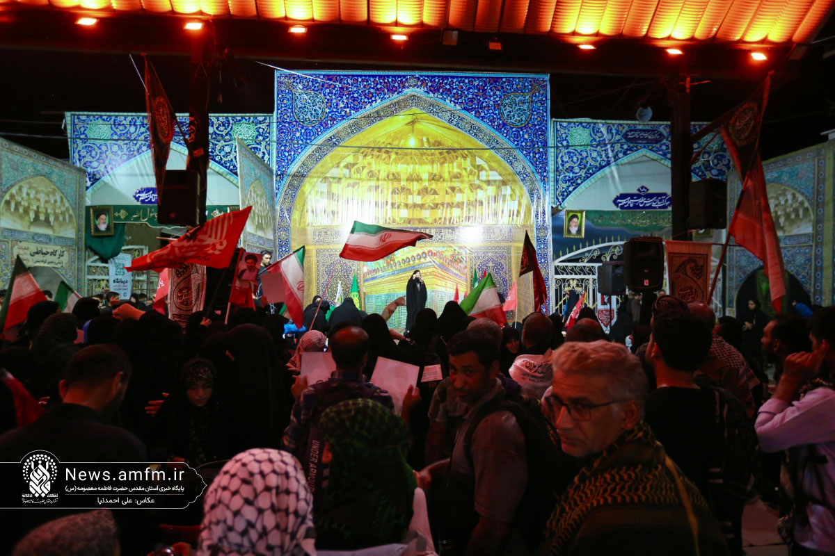 ابراز انزجار زائران اربعین حسینی از مستکبرین عالم در عمود ۱۰۸۰ طریق الحسین(ع)