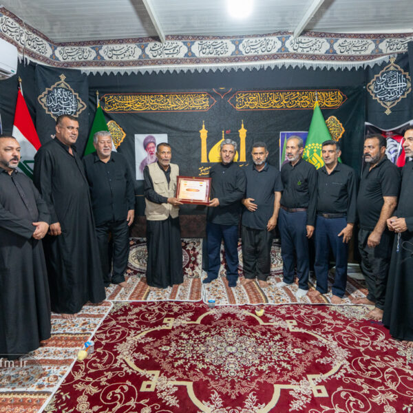 تقدیر مدیر موکب حرم مطهر بانوی کرامت از موکب‌داران عراقی مسیر مشایه