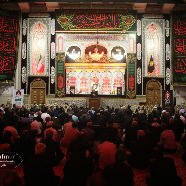 عزاداری زائران حرم کریمه اهل بیت(ع) در شب اربعین سرور و سالار شهیدان
