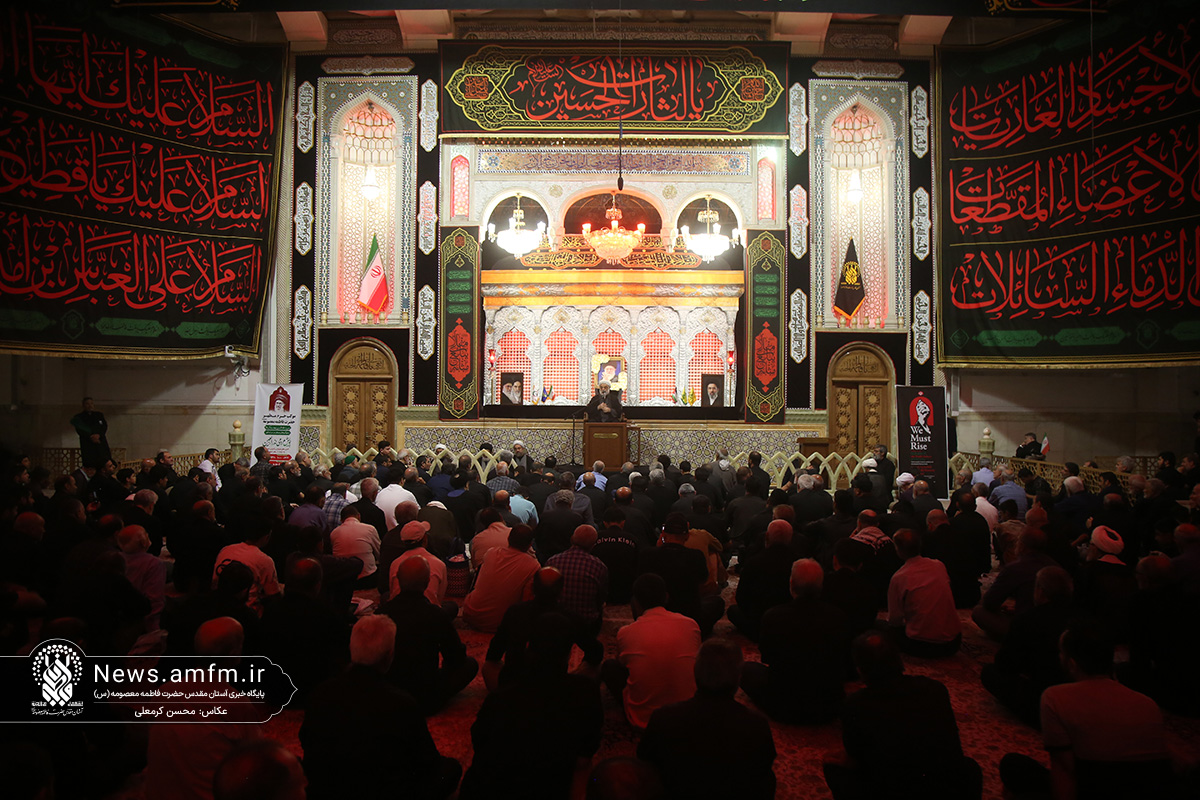 عزاداری زائران حرم کریمه اهل بیت(ع) در شب اربعین سرور و سالار شهیدان