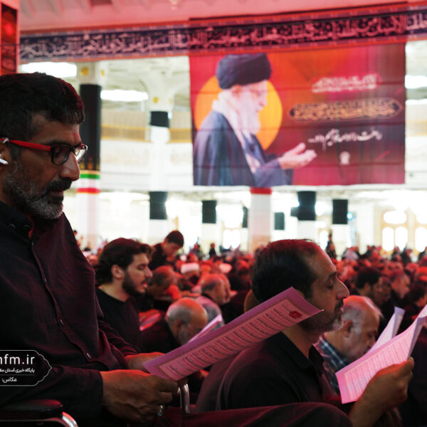 طنین قرائت زیارت اربعین با حضور پرشور زائران در حرم بانوی کرامت