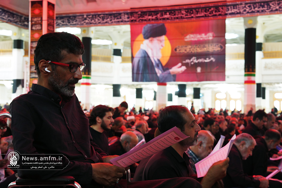 طنین قرائت زیارت اربعین با حضور پرشور زائران در حرم بانوی کرامت