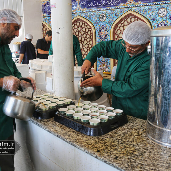 دلتنگی‌های خادمان چایخانه حرم برای خدمت به زائران