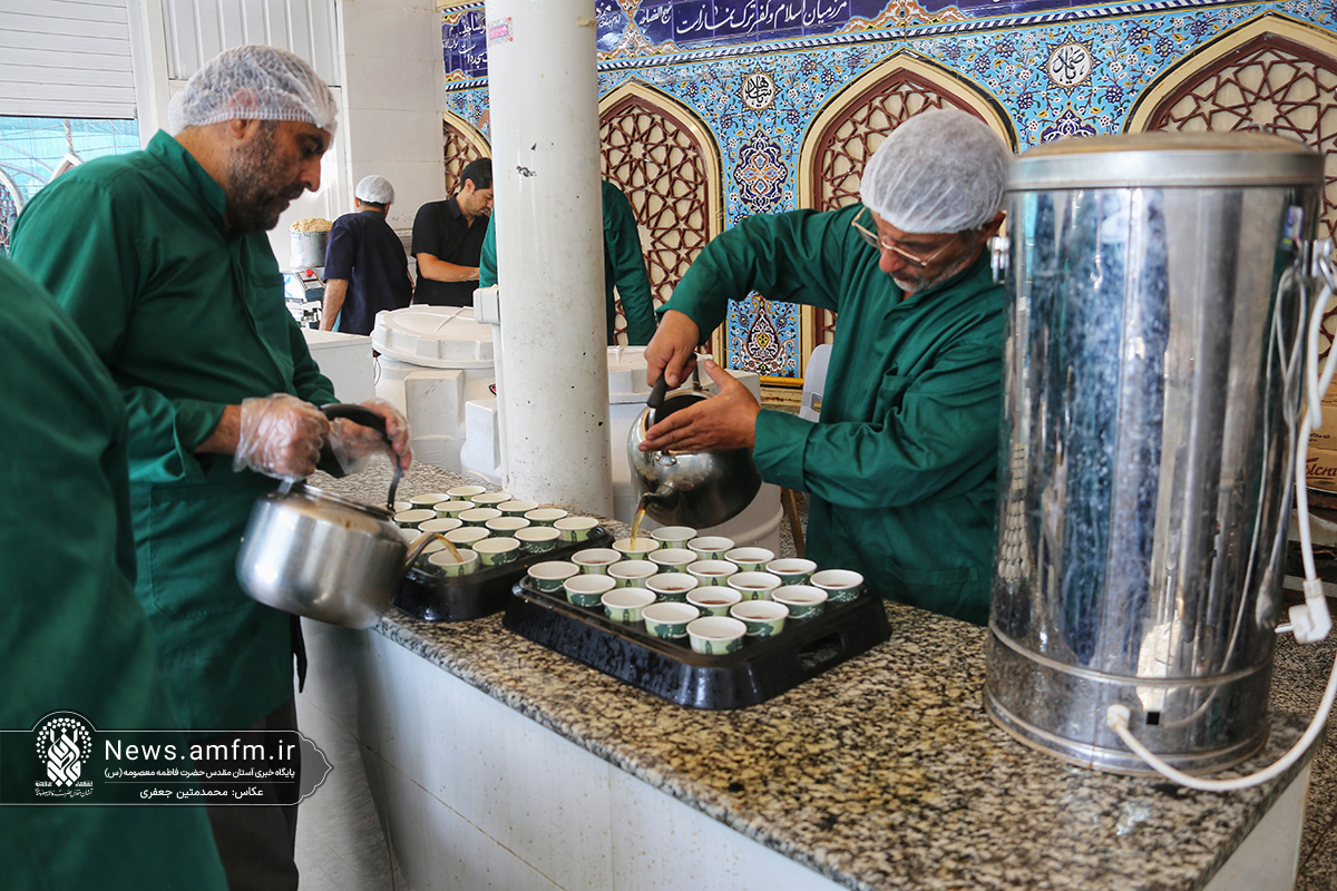 دلتنگی‌های خادمان چایخانه حرم برای خدمت به زائران