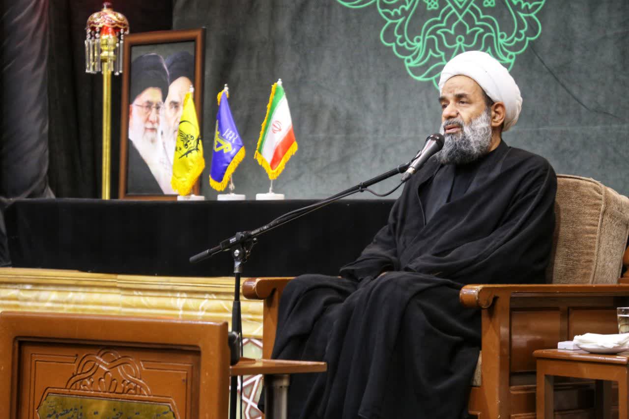 رفتار کریمانه امام رضا(ع) حتی مأموران حکومتی را تحت تأثیر قرار میداد رفتار کریمانه امام رضا(ع) حتی مأموران حکومتی را تحت تأثیر قرار میداد