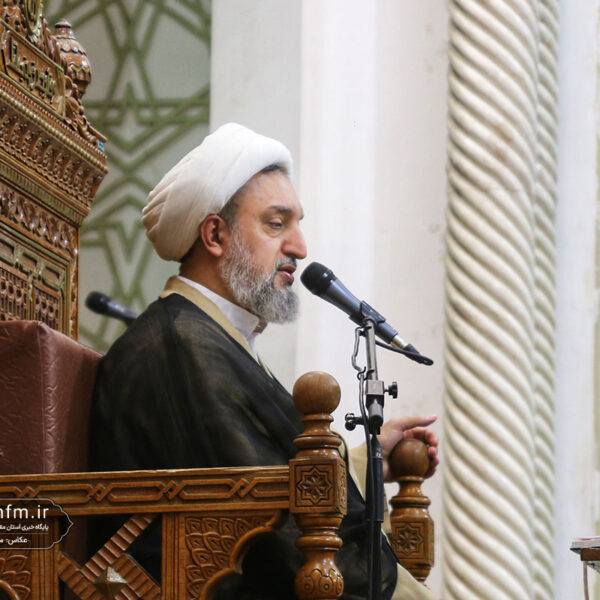 حضرت فاطمه معصومه(س) الگوی صبر و ذکر هستند
