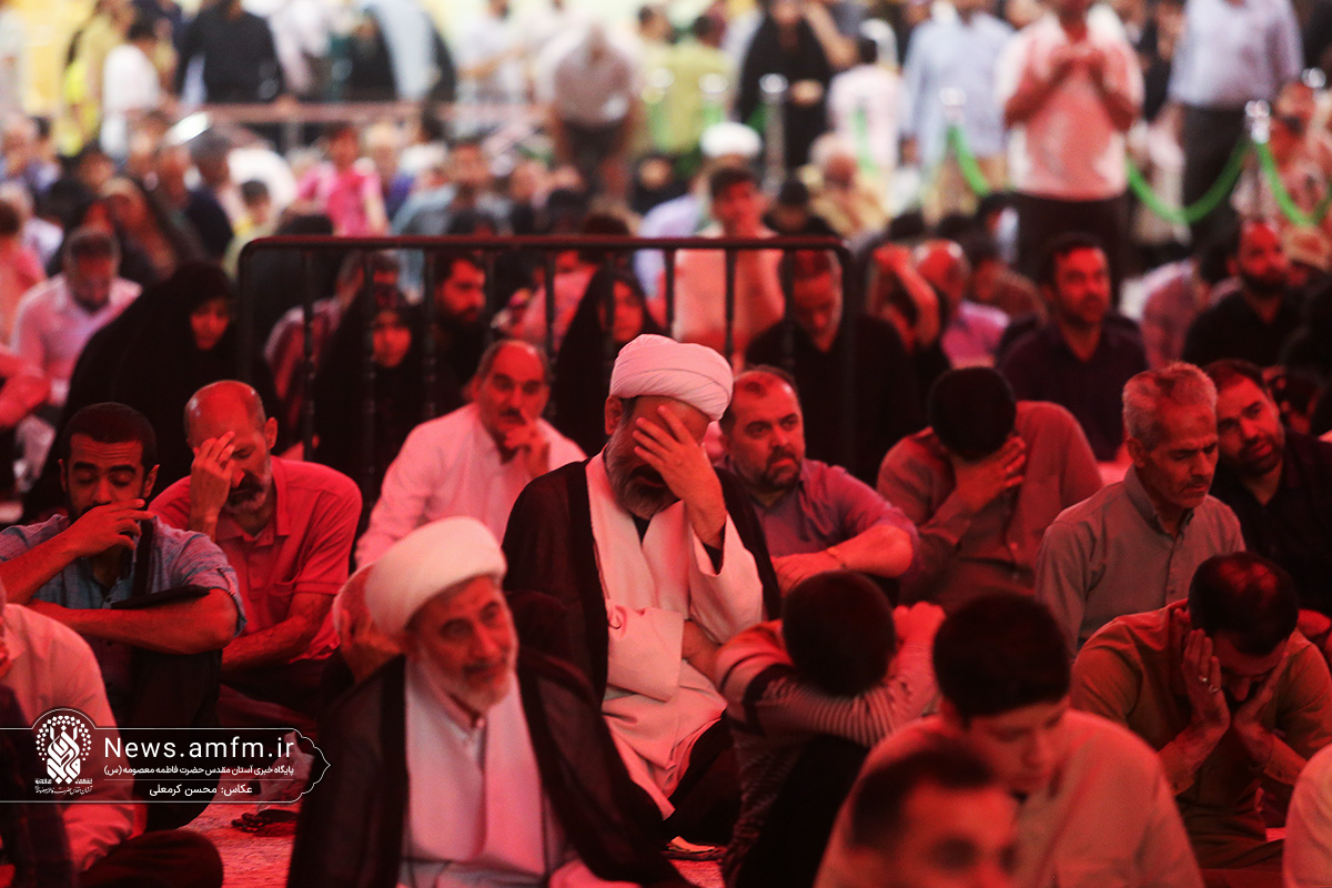 سوگواری زائران حرم بانوی کرامت در عزای امام عسکری(ع)