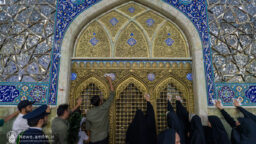 آیین غبارروبی حرم مطهر بانوی کرامت با حضور خبرنگاران قم