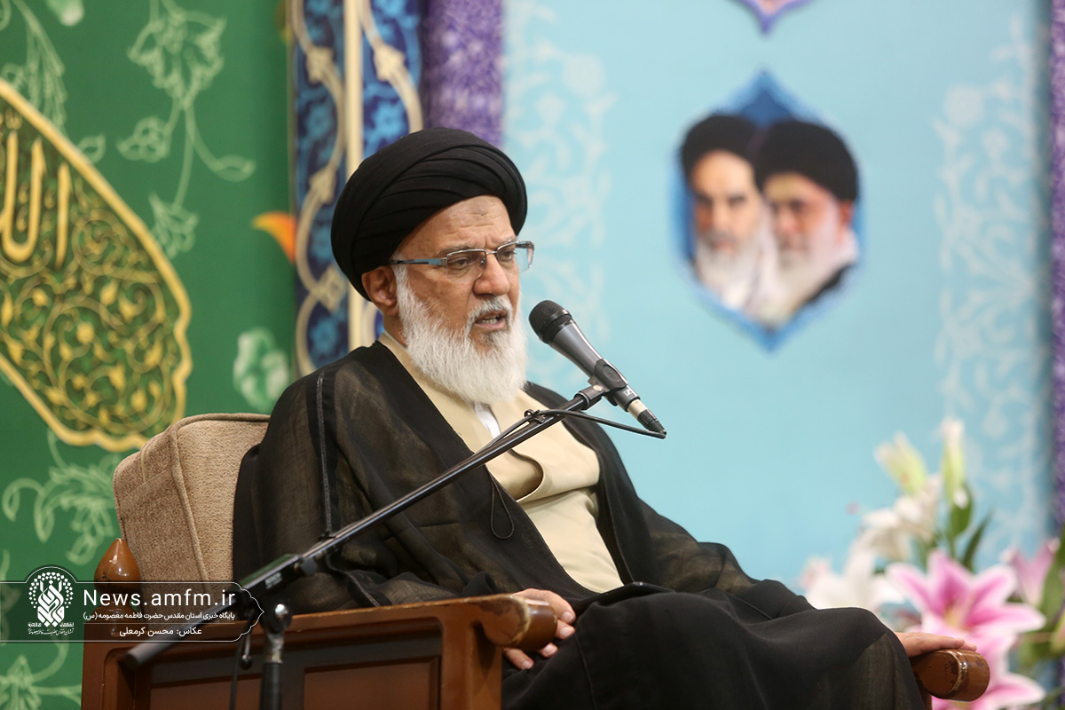 پیامبر اکرم، گشاینده درهای رحمت و آزادکننده انسان از زنجیرهای شیطان است پیامبر اکرم، گشاینده درهای رحمت و آزادکننده انسان از زنجیرهای شیطان است