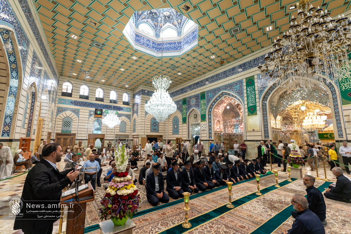 آیین خطبه‌خوانی خادمان حرم بانوی کرامت در سالروز میلاد پیامبر اکرم(ص)