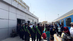 استقبال خادمان حرم بانوی کرامت از زائران خراسانی حرم کریمه اهل بیت