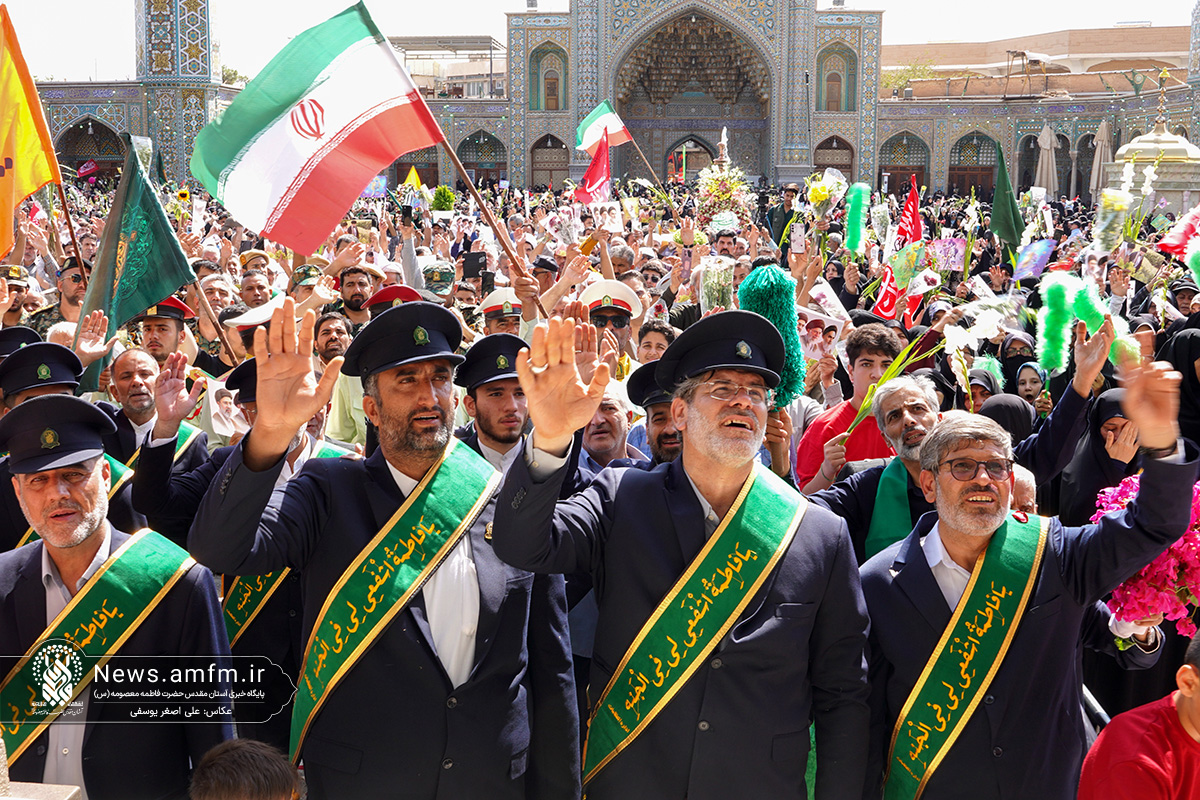 ابراز ارادت ویژه خادمان حرم بانوی کرامت در استقبال از ورود کاروان ولی نعمتشان به شهر قم