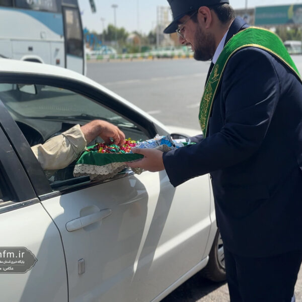 استقبال سفیران کریمه اهل بیت(س) از مسافران قم در سالروز ورود بانوی کرامت به این شهر