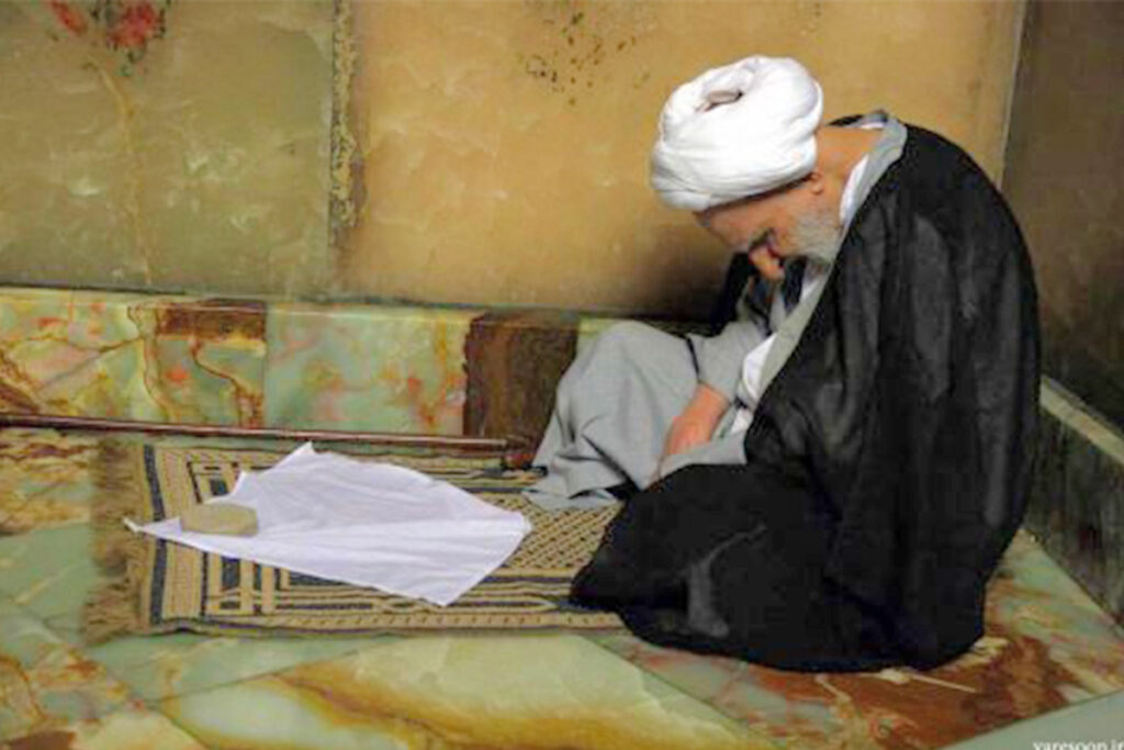 حکایت شگفت‌انگیز کرنش آیت‌الله بهجت(ره) به حضرت معصومه(س)