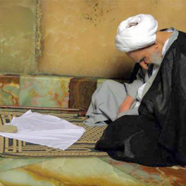 حکایت شگفت‌انگیز کرنش آیت‌الله بهجت(ره) به حضرت معصومه(س)
