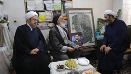 دیدار نماینده ولی فقیه در استان قم با خانواده شهید جنگ تحمیلی رمضان