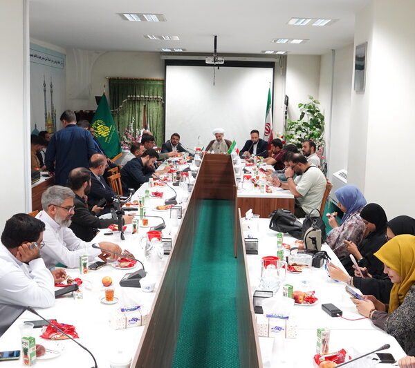 آشنایی سردبیران خبرگزاری‌ها با ظرفیت‌های فرهنگی حرم بانوی کرامت