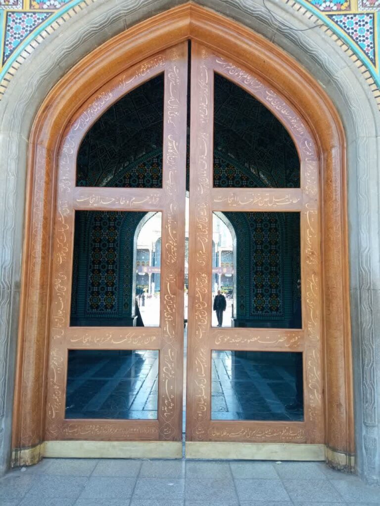 مرمت تخصصی درهای تاریخی و جدید حرم مطهر حضرت معصومه(س)