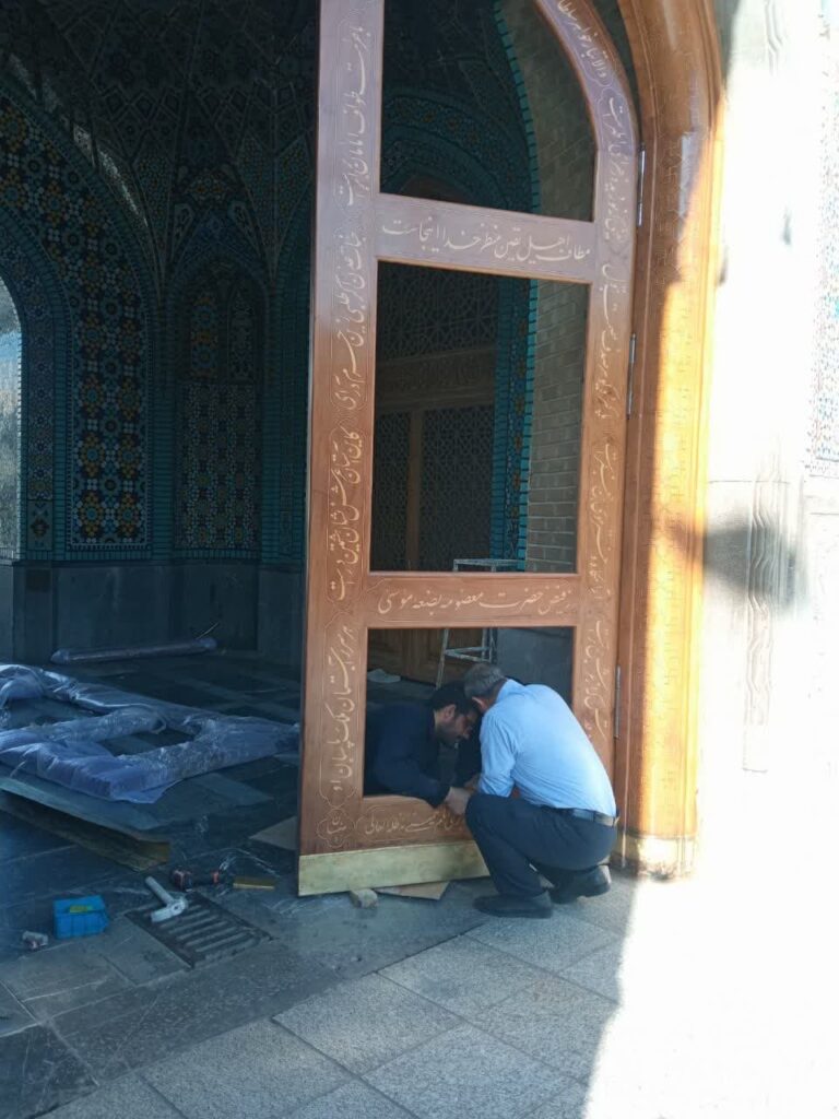 مرمت تخصصی درهای تاریخی و جدید حرم مطهر حضرت معصومه(س)