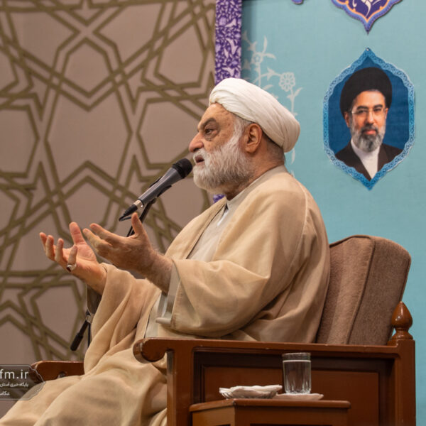 ایمان به خدا و خدمت به مردم بالاترین کمال انسانی در مکتب امام عسکری(ع)