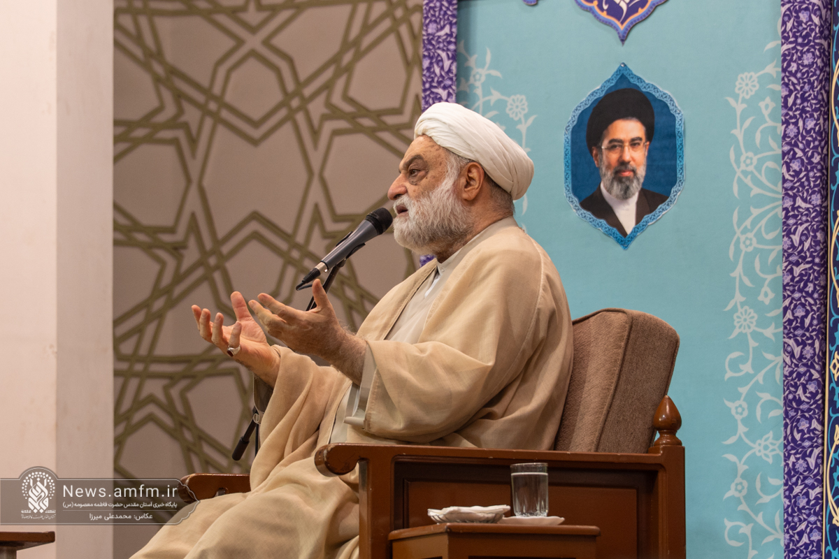 ایمان به خدا و خدمت به مردم بالاترین کمال انسانی در مکتب امام عسکری(ع) ایمان به خدا و خدمت به مردم بالاترین کمال انسانی در مکتب امام عسکری(ع)