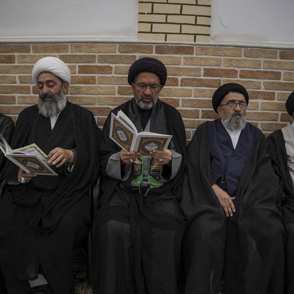 ابراز تسلیت خادمان حرم مطهر بانوی کرامت به بیت آیت‌الله شبیری زنجانی