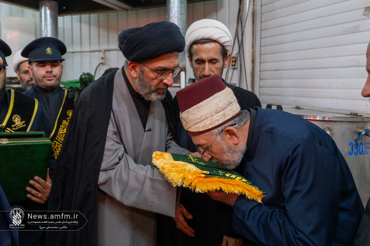 تقدیر از مواکب ایام رحلت بانوی کرامت توسط مسئولان حرم مطهر