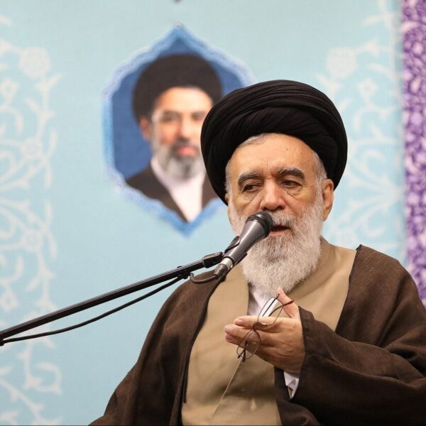 علما و فقها باید در زمان حیاتشان تجلیل شوند