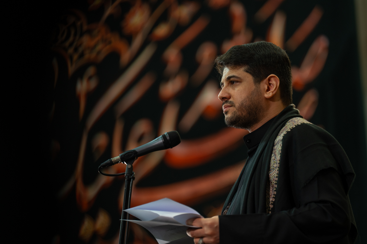 مداحی محمدالجنامی در حرم بانوی کرامت