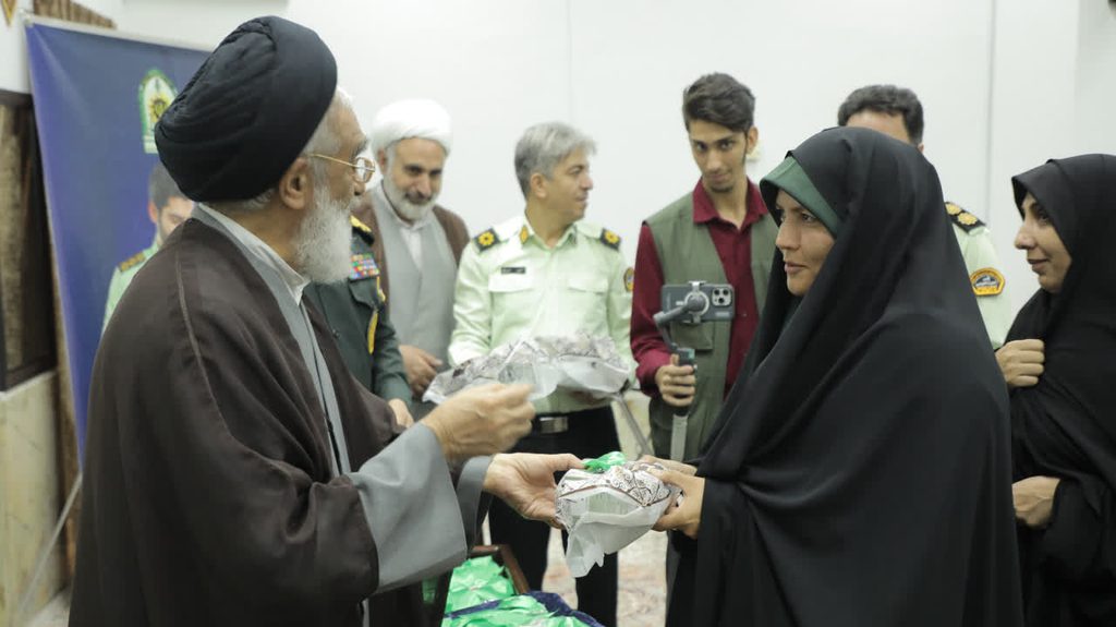 دیدار حافظان امنیت قم با تولیت آستان بانوی کرامت در هفته فراجا