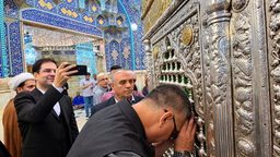  آشنایی سفیر هندوستان با فضای معنوی بارگاه ملکوتی کریمه اهل بیت(ع)