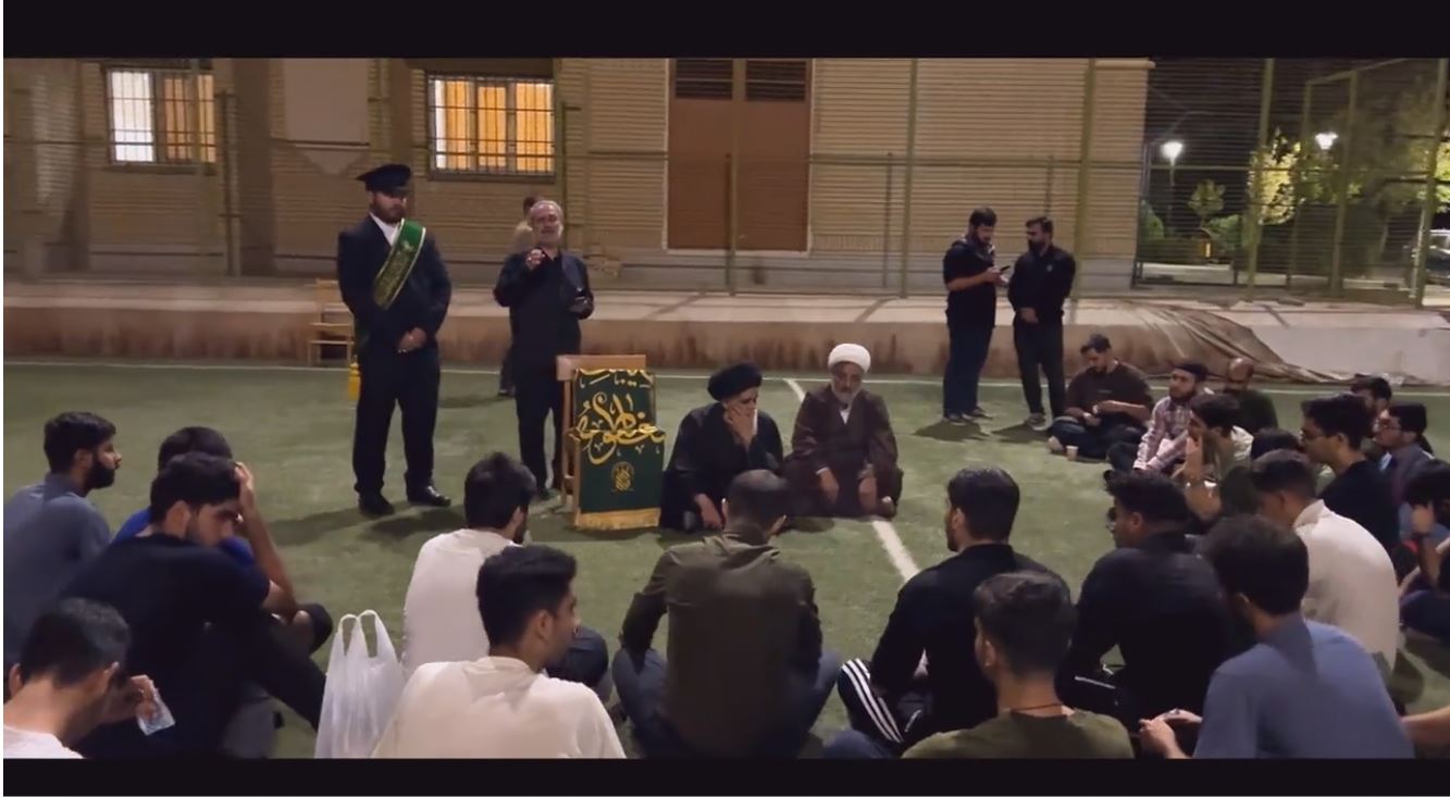 یکشنبه‌ای در جوار کریمه اهل‌بیت(س)؛ نشست صمیمی خادمان با دانشجویان