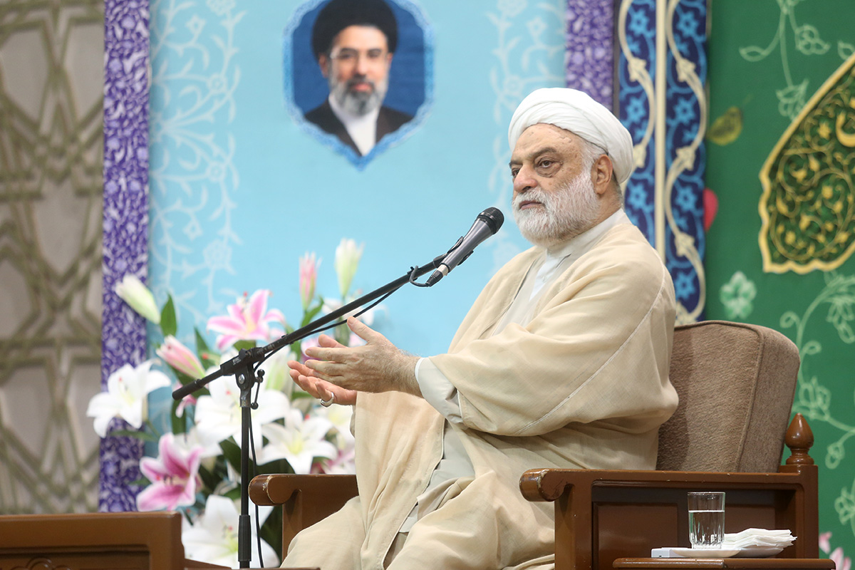 کسی که در خط توحید باشد، برکات الهی بر او سرازیر می‌شود