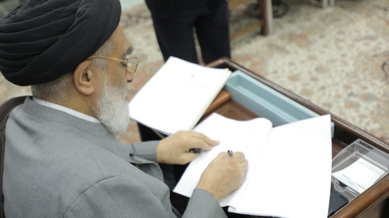 ابلاغ سند هوش مصنوعی آستان مقدس بانوی کرامت توسط آیت الله سعیدی