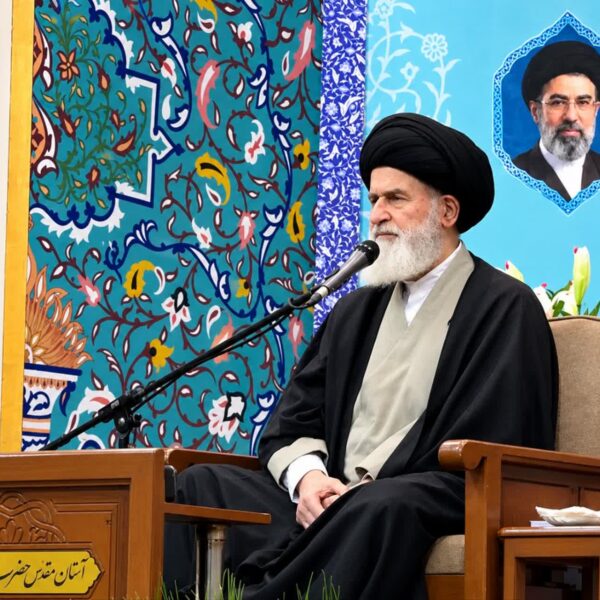 مسئولان با تلاش بیشتر برای کاهش فشارهای اقتصادی چاره‌اندیشی کنند
