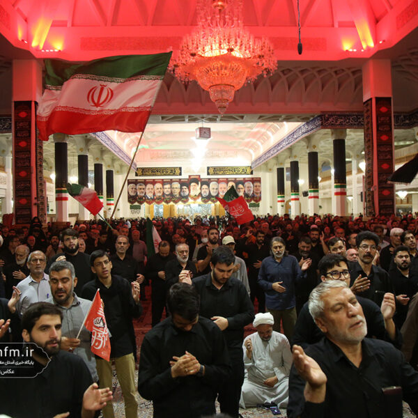 زائران حرم بانوی کرامت در سوگ ام ابیها اشک ماتم ریختند